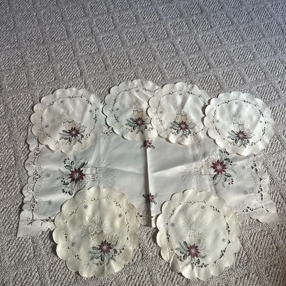 Vintage Christmas 6 Placemats and 1 Table Runner - candle poinsettias